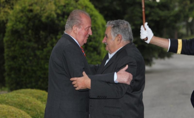 Su Majestad el Rey Don Juan Carlos recibió afectuosamente al Presidente de la República Oriental del Uruguay, Sr. José Mujica Cordano